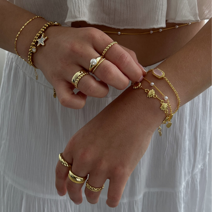 Pulsera con dijes de corazón para chica enamorada
