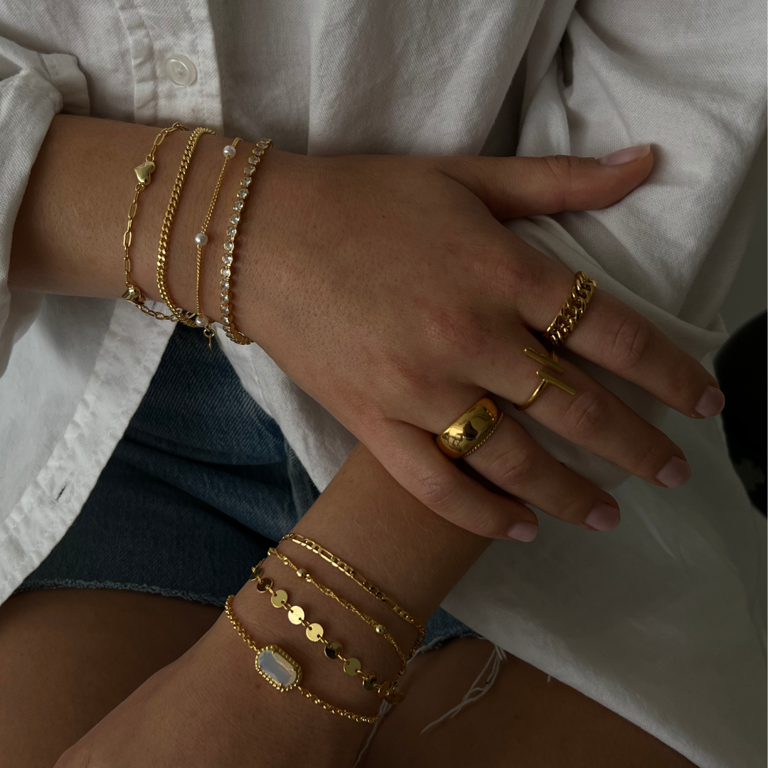 Pulsera con dijes de corazón para chica enamorada