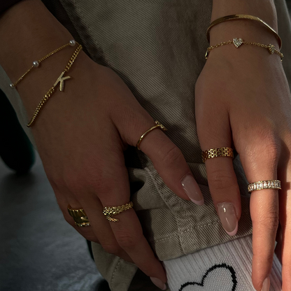 Pulsera con dijes de corazón para chica enamorada