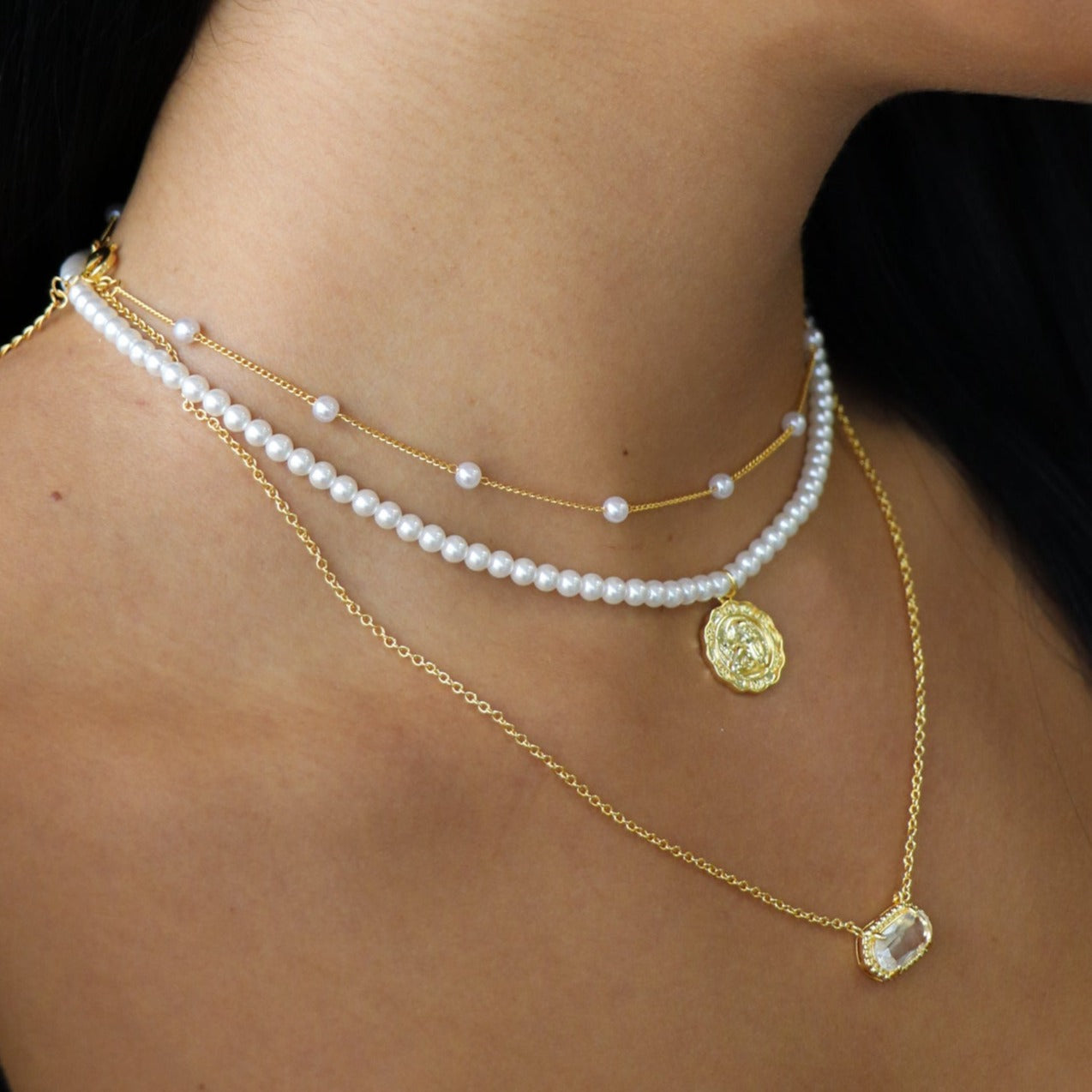 Collar con colgante de chica enamorada - Joyería delicada y romántica