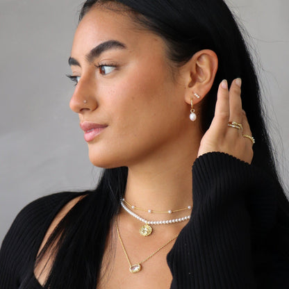 Collar con colgante de chica enamorada - Joyería delicada y romántica