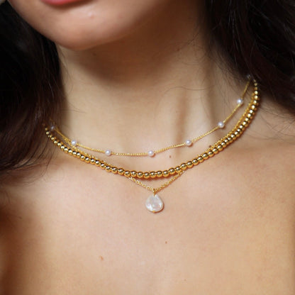 Collar con colgante de chica enamorada - Joyería delicada y romántica