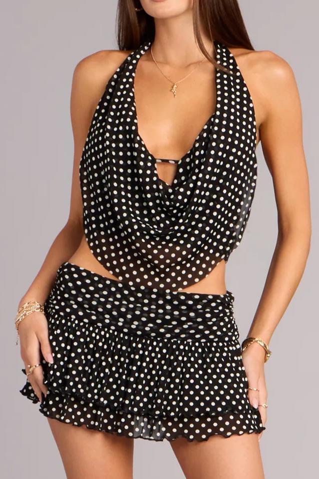 Tan coqueta top de malla con lunares y cuello drapeado