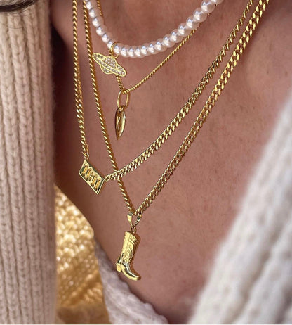 Collar llamativo de Western Wednesday