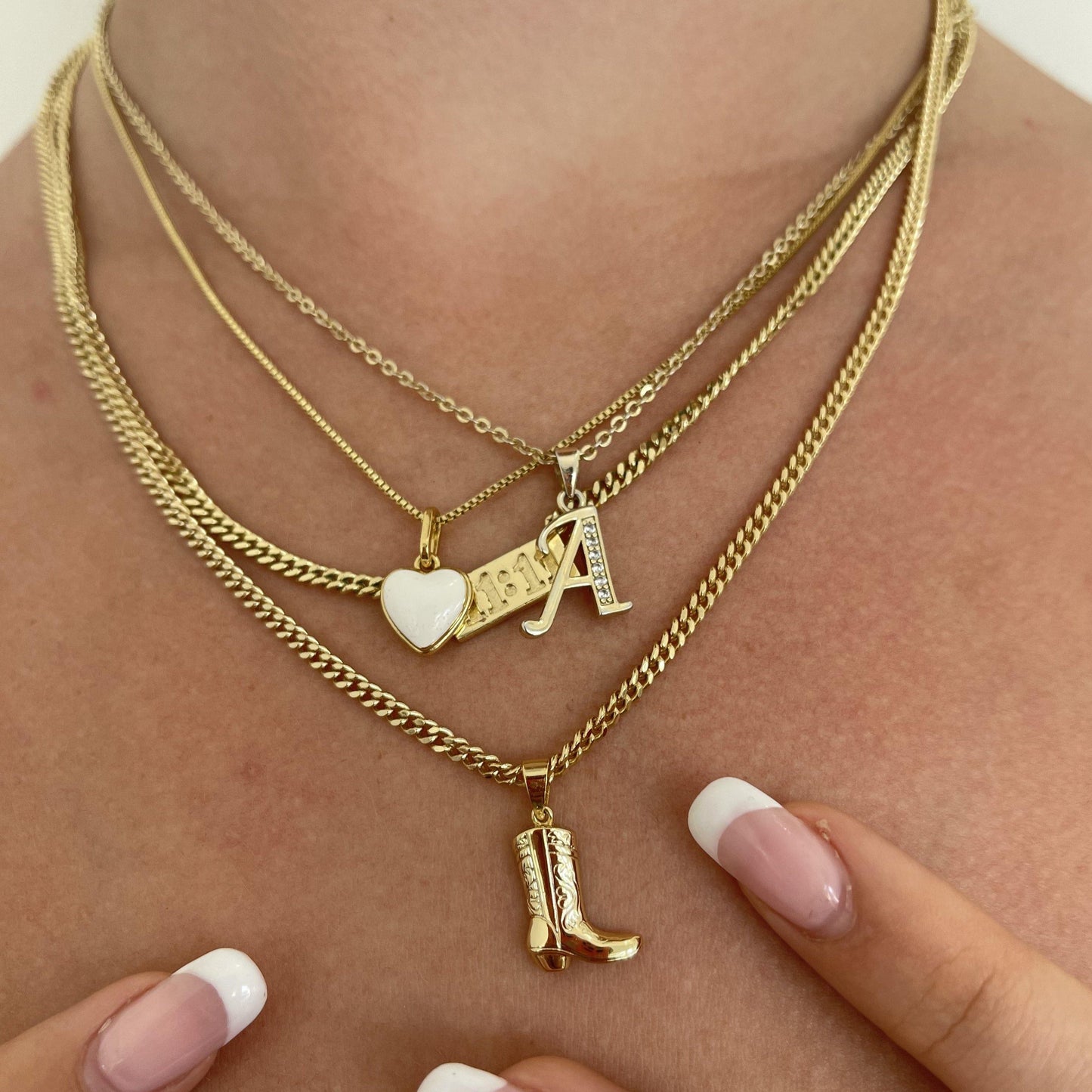 Collar llamativo de Western Wednesday