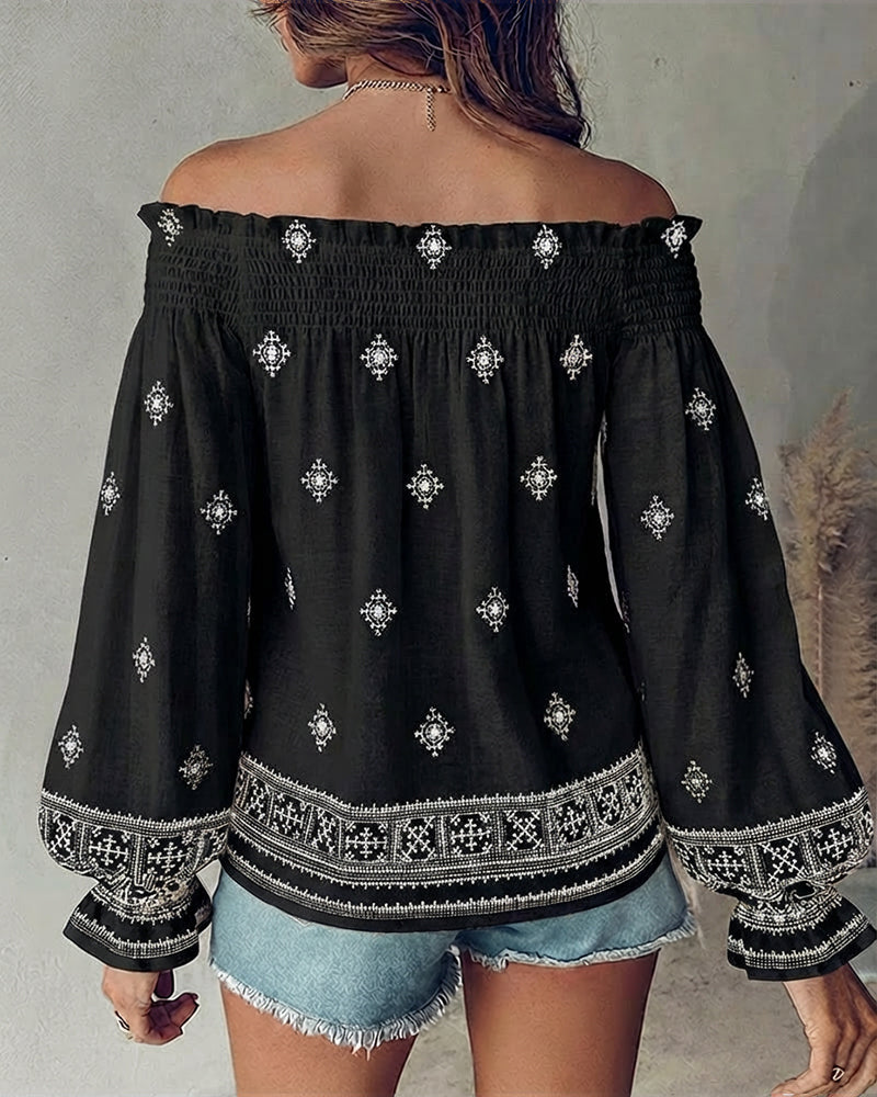 Blusa vintage con estampado tribal, fruncida, hombro descubierto, puños acampanados, casual bohemio con volantes