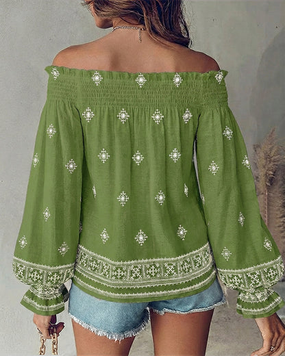 Blusa vintage con estampado tribal, fruncida, hombro descubierto, puños acampanados, casual bohemio con volantes