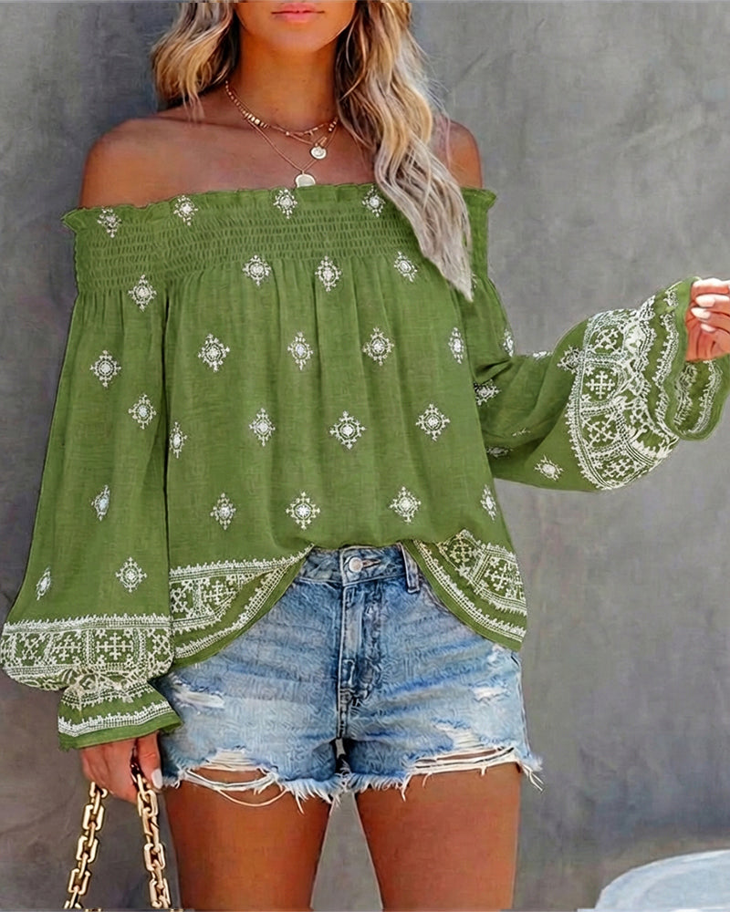 Blusa vintage con estampado tribal, fruncida, hombro descubierto, puños acampanados, casual bohemio con volantes
