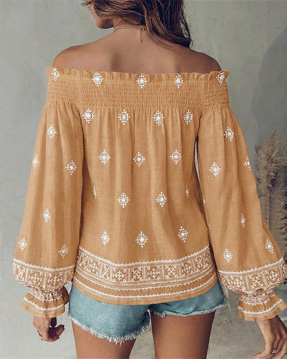 Blusa vintage con estampado tribal, fruncida, hombro descubierto, puños acampanados, casual bohemio con volantes