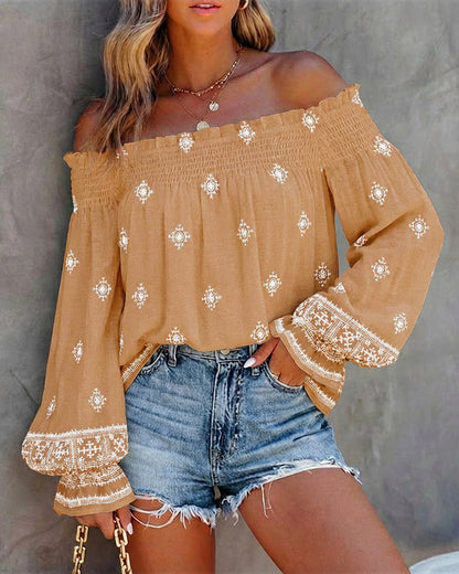 Blusa vintage con estampado tribal, fruncida, hombro descubierto, puños acampanados, casual bohemio con volantes