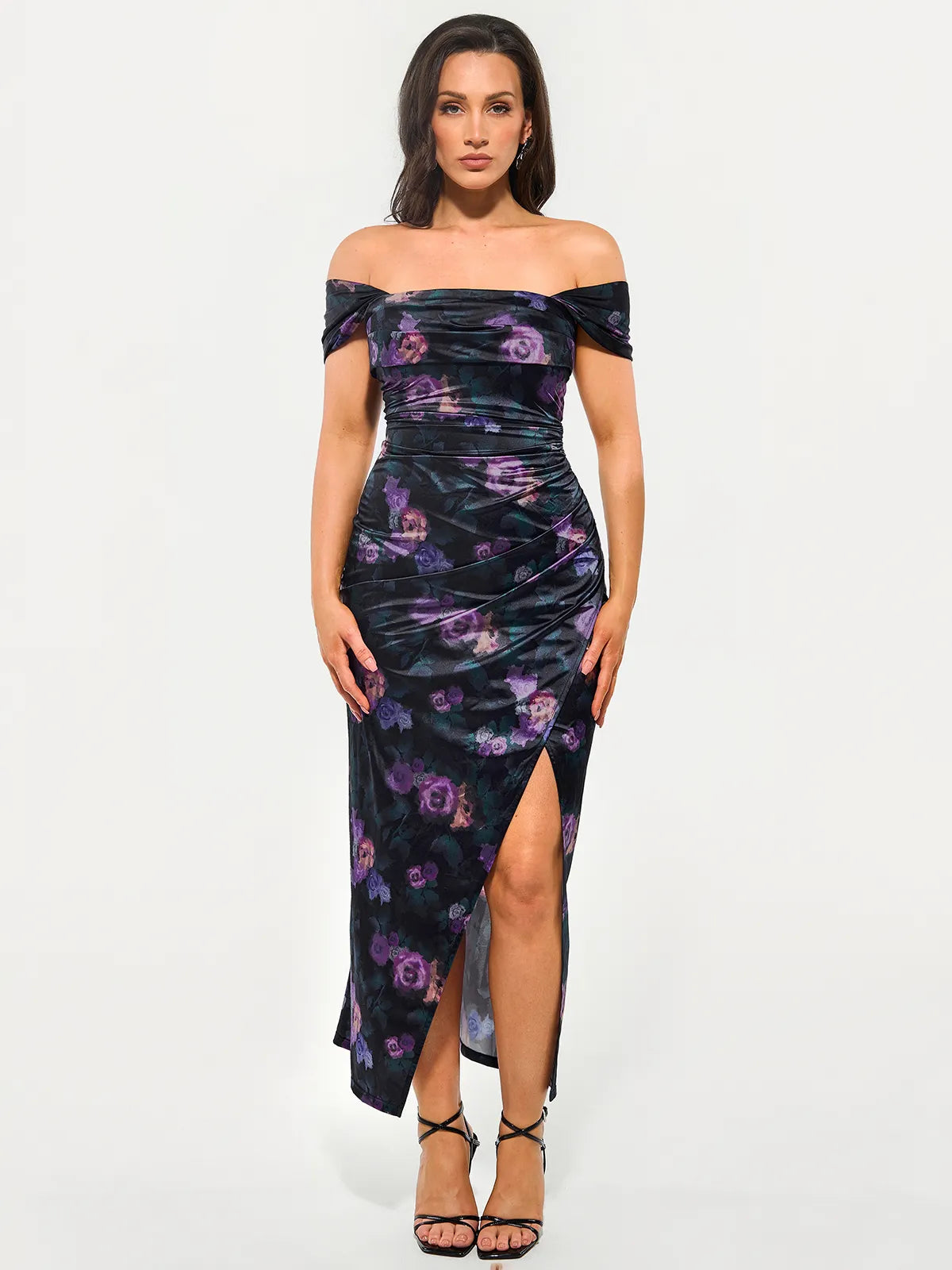 Vestido maxi moldeador de hombros descubiertos, brillante y con frunces