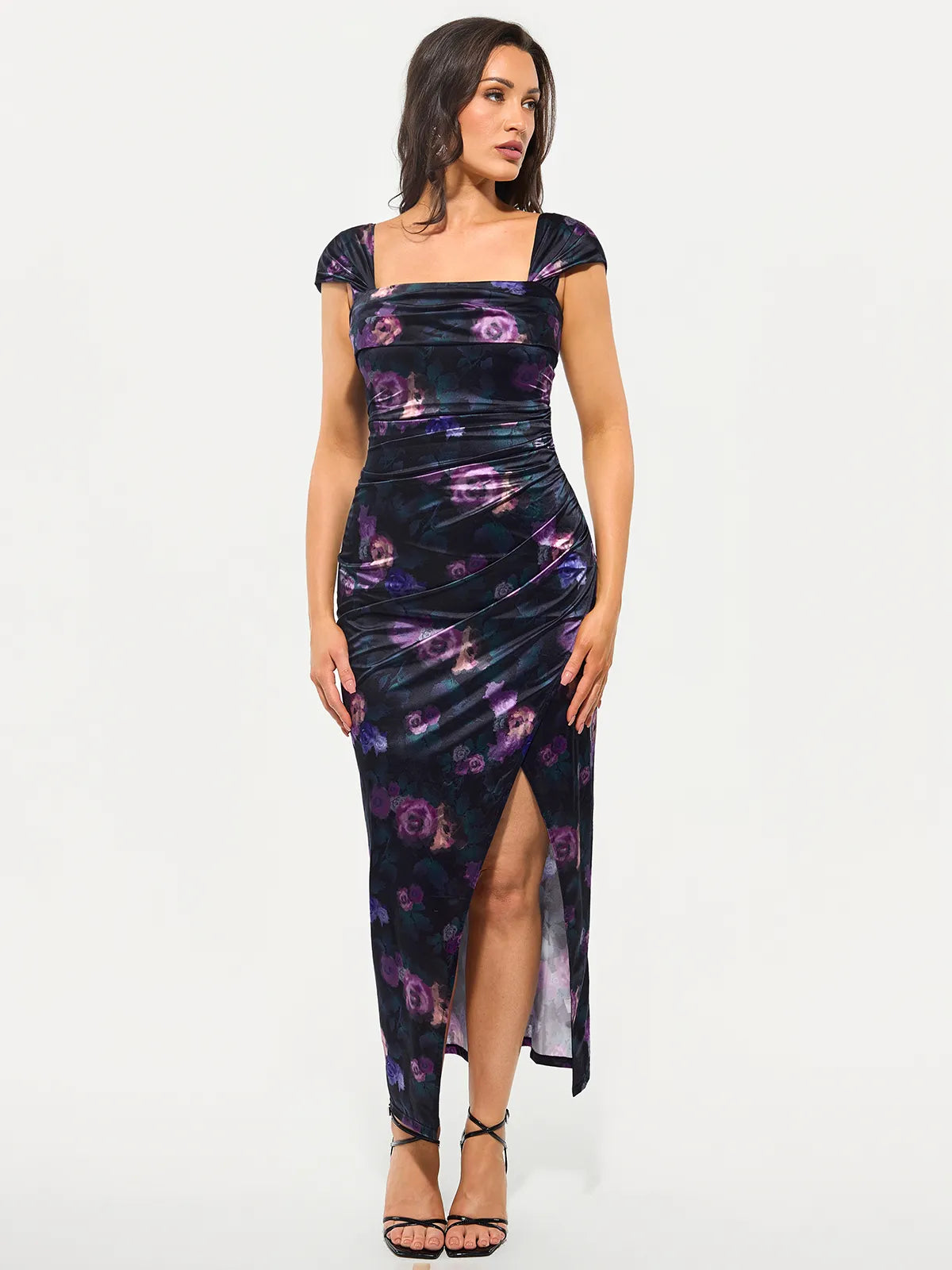 Vestido maxi moldeador de hombros descubiertos, brillante y con frunces