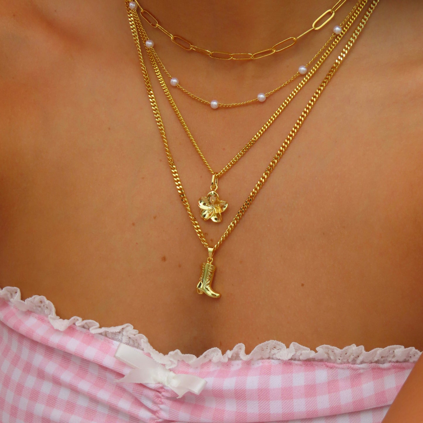 Collar llamativo de Western Wednesday
